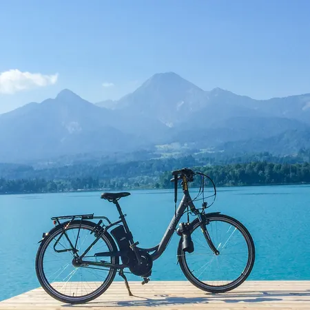 Cycling Lake Faaker See