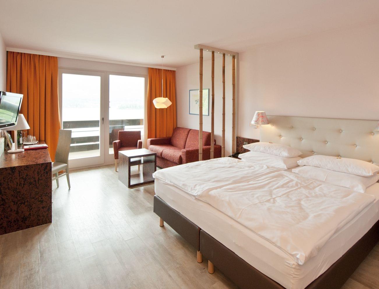 Vier-Sterne-Hotel-Karnerhof-Faaker-See-Kaernten-Familie-Standard-Orange.jpg