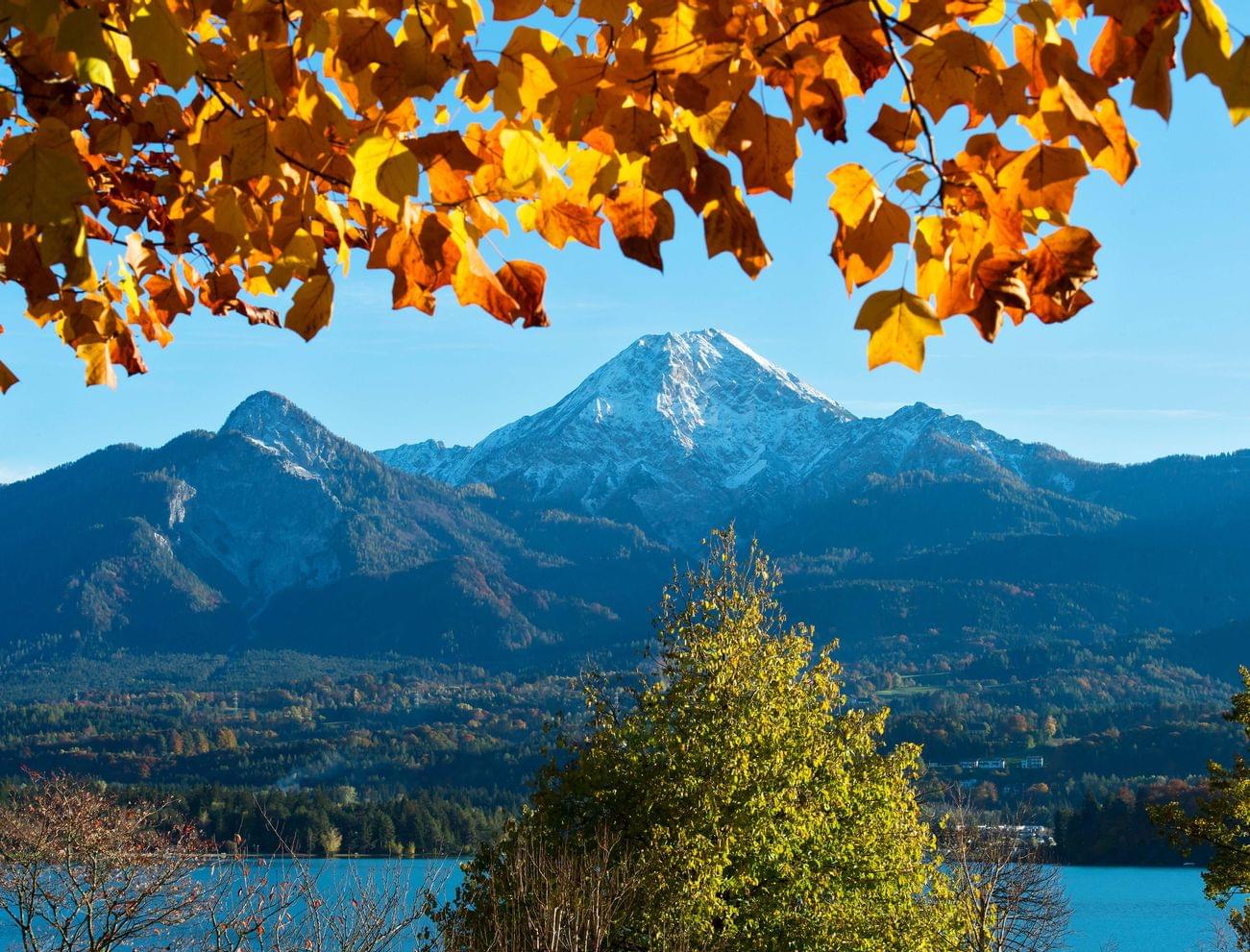 hotelkarnerhofkaerntenherbstpanoramamitmittagskogel.jpg