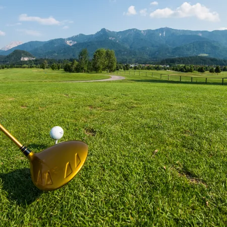 hotel-karnerhof-faaker-see-golfurlaub-abschlag-im-golfclub-schloss-finkenstein.jpg