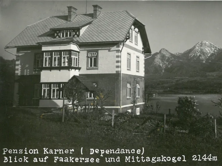 Historische Pension Karner mit Blick auf den Faaker See und den Mittagskogel